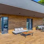 Palatium Iii - Sea View Vila *