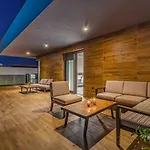 Palatium Iii - Sea View Vila