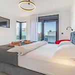 Palatium Iii - Sea View Vila