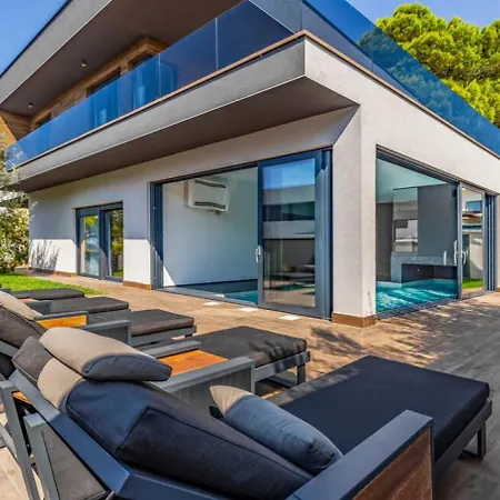Palatium Iii - Sea View Villa *