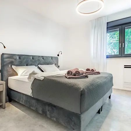 Palatium Iii - Sea View Vila